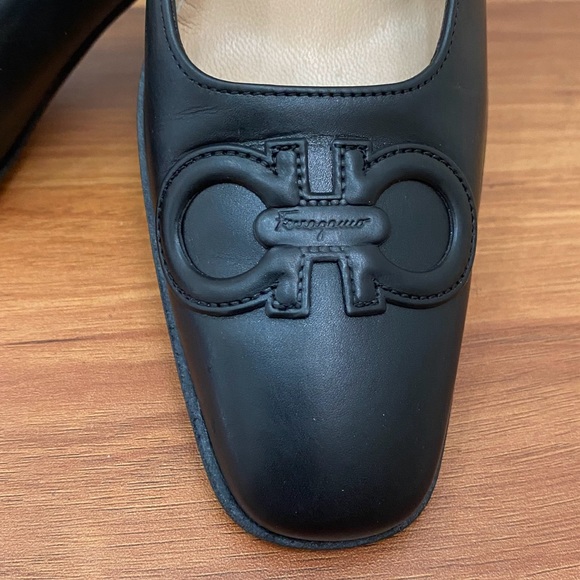 Vintage SALVATORE FERRAGAMO DE38650 Black Leather Logo Pumps Heels Size 6 AAAA - Picture 4 of 15